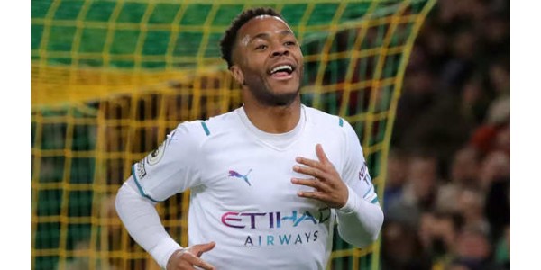 Raheem Shaquille Sterling vstřelil v roce 2022 3 góly v jediném zápase
